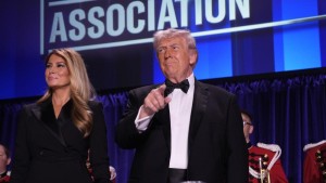 Donald și Melania Trump evacuați de urgență. Update Cine este bărbatul care a tras focuri de armă la Casa Albă