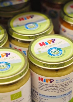 Borcanele HIPP cu hrană pentru copii otrăvite intenționat. Șantajistul a cerut două milioane de euro. Anunțul companiei