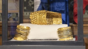 Ce a putut să observe managerul Muzeului de Istorie când a primit Coiful de la Coțofenești. Vom face o serie de investigații