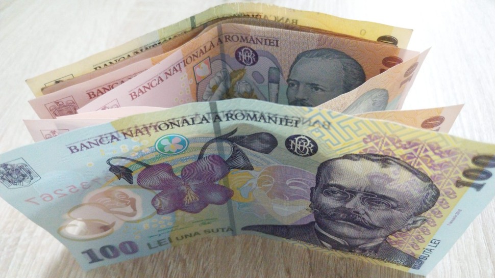 Cum descoperim o bancnotă falsă. Trebuie să fim atenți la câteva detalii importante