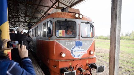 Linie de cale ferată redeschisă între România și Republica Moldova. S-au făcut lucrări de consolidare pe malul Prutului