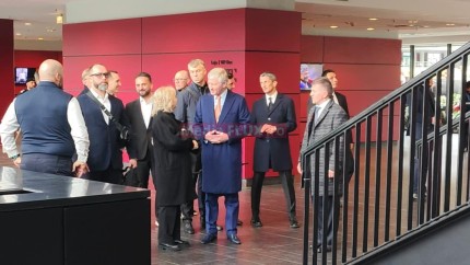 Rinat Akhmetov cel mai bogat om din Ucraina a venit să își ia rămas bun de la Mircea Lucescu. Moment impresionant la Arena Națională Mă mândresc că mi-a fost prieten FOTO și VIDEO