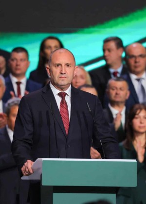 Alegeri Bulgaria 2026. Rumen Radev fostul președinte al țării l-a învins categoric pe fostul premier. Distanță uriașă la vot
