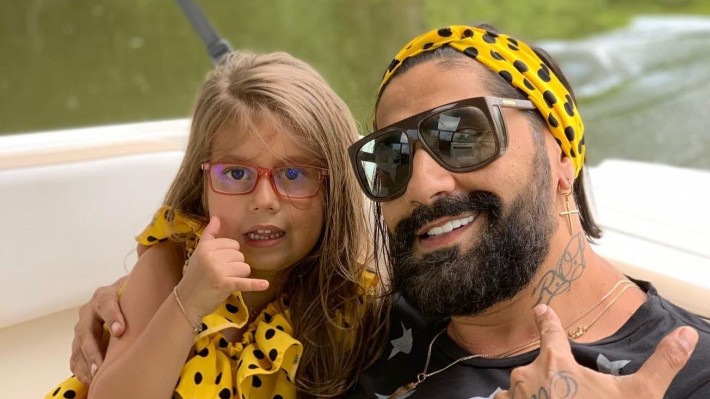 Cum arată în 2026 fiica lui Connect-R. Maya este o domnișoară frumoasă care seamănă perfect cu tatăl ei