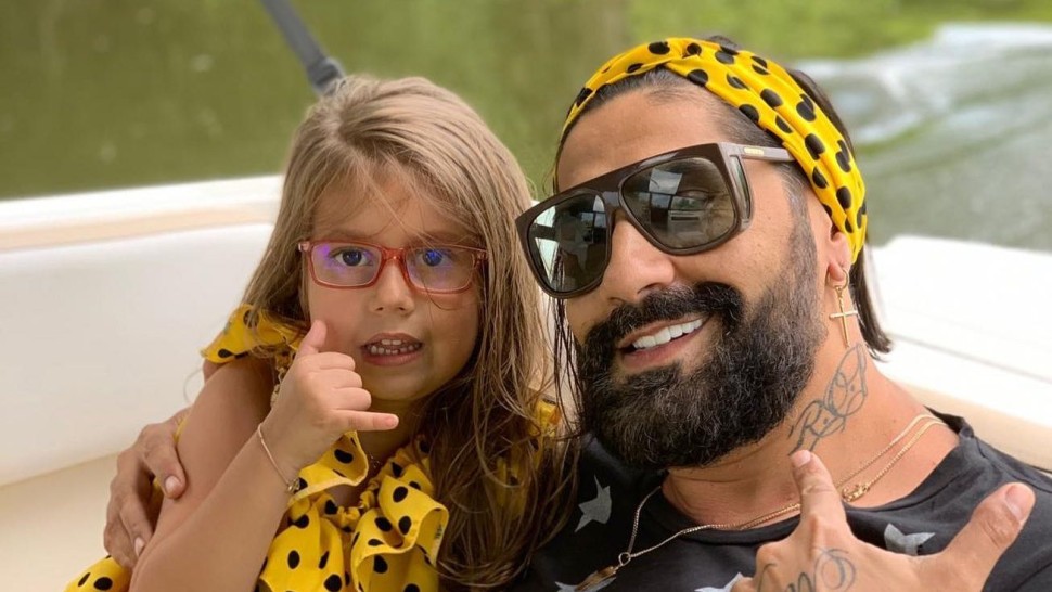 Cum arată în 2026 fiica lui Connect-R. Maya este o domnișoară frumoasă care seamănă perfect cu tatăl ei