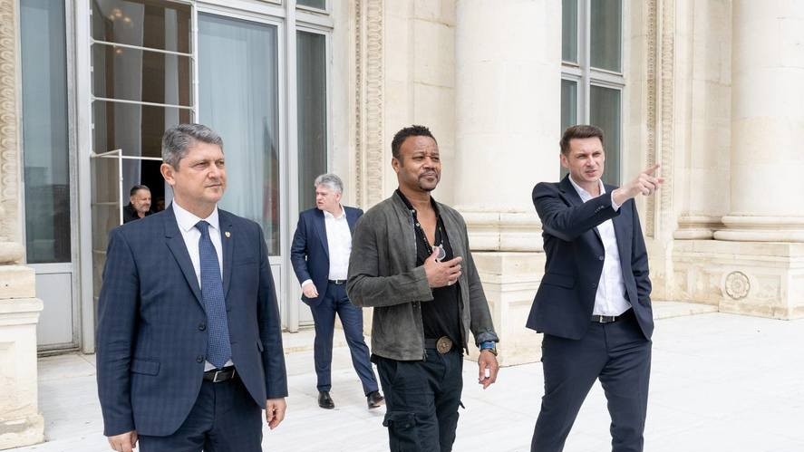 Titus Corlățean reacție după ce actorul Cuba Goodin Jr. a vizitat Parlamentul Mi-a promis că va reveni pentru a vizita Delta Dunării fortăreţele transilvane sau mânăstirile din Moldova