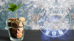 Horoscop financiar de weekend. Trei zodii primesc o sumă de bani