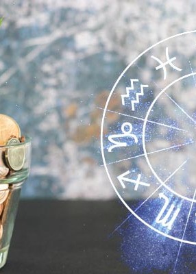 Horoscop financiar de weekend. Trei zodii primesc o sumă de bani