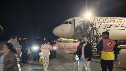 Incident violent într-un avion Wizz Air în timpul zborului O femeie agresată de o mamă cu doi copii după o ceartă. Poliția a intervenit la aterizare