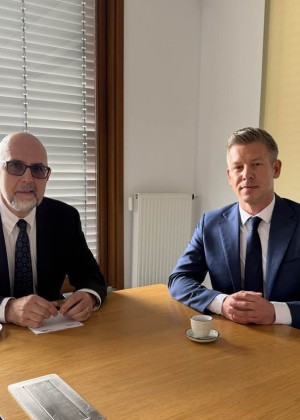 Kelemen Hunor neagă ideea că UDMR a luat decizia de a nu vota Guvernul Veștea după ce am fost sunat de Peter Magyar Suntem în stare să gândim cu capul nostru