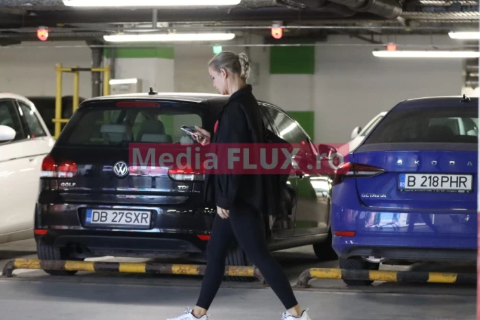 PAPARAZZI Marina Dina, o zi de mall alături de un bărbat misterios după ce s-a întors de la Survivor! Îmbrățișări, cafele și cumpărături sursa foto: Mediaflux