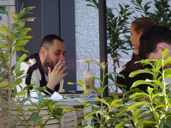 PAPARAZZI Marina Dina, o zi de mall alături de un bărbat misterios după ce s-a întors de la Survivor! Îmbrățișări, cafele și cumpărături sursa foto: Mediaflux