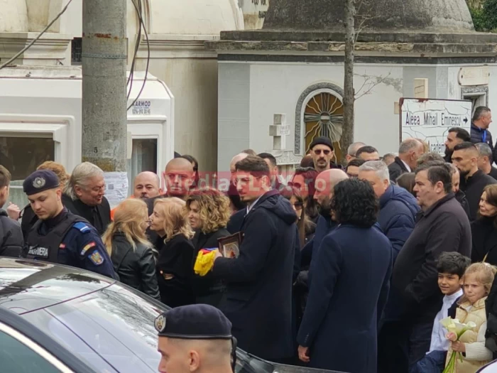 Familia Lucescu la Cimitirul Bellu sursă foto: Mediaflux
