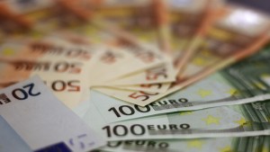 Curs valutar BNR 29 mai Euro crește puțin înainte de weekend la 52489 lei. Anunțul Băncii Naționale a României