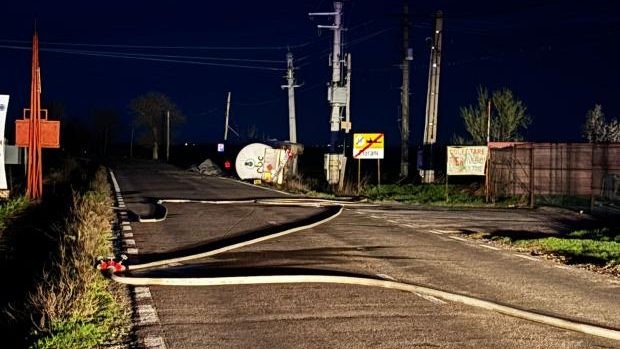 Cisternă cu GPL răsturnată în Prahova. UPDATE Populația a fost evacuată de urgență