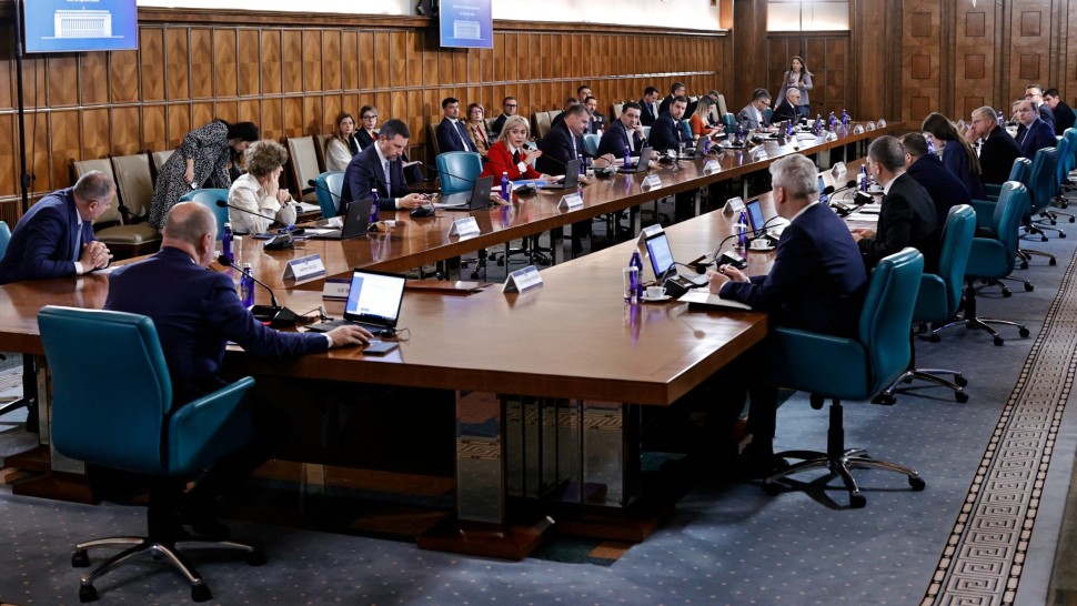 Ședință de Guvern în noua formulă. Miniștrii PSD își dau demisia din funcție