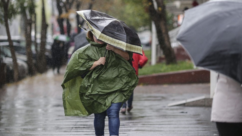 Atenţionare de vânt în mai multe zone cod galben în Caraş Severin. Cum va fi vremea în Bucureşti