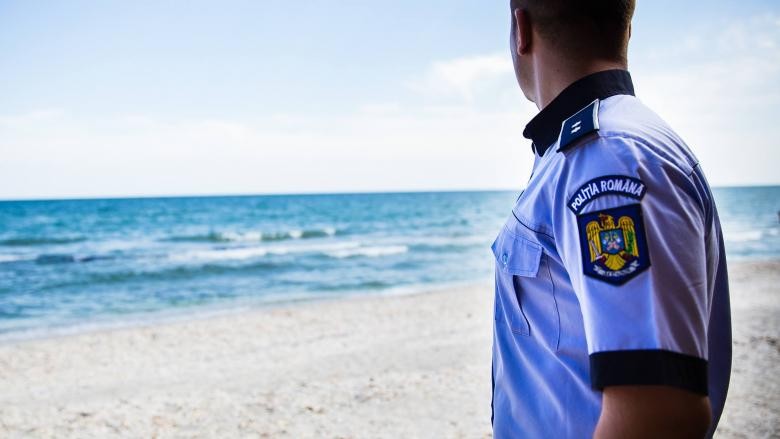 Alertă pe litoral. Mai multe bucăți de dronă au fost găsite pe o plajă din Mamaia