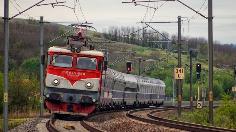 Trenurile din România ar putea ajunge istorie. INS anunță că tot mai puțini români aleg transportul feroviar