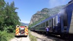 Incendiu într-un tren care circula pe ruta Râmnicu Vâlcea-Sibiu chiar pe Valea Oltului. Călătorii au fost evacuați de urgență