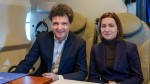 Nicușor Dan a plecat la reuniunea Comunității Politice Europene de la Erevan. Întâlnire cu președintele din Muntenegru despre dezinformare și război hibrid.