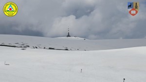 Ploi ninsori și viscol la munte. Traseele turistice sunt închise
