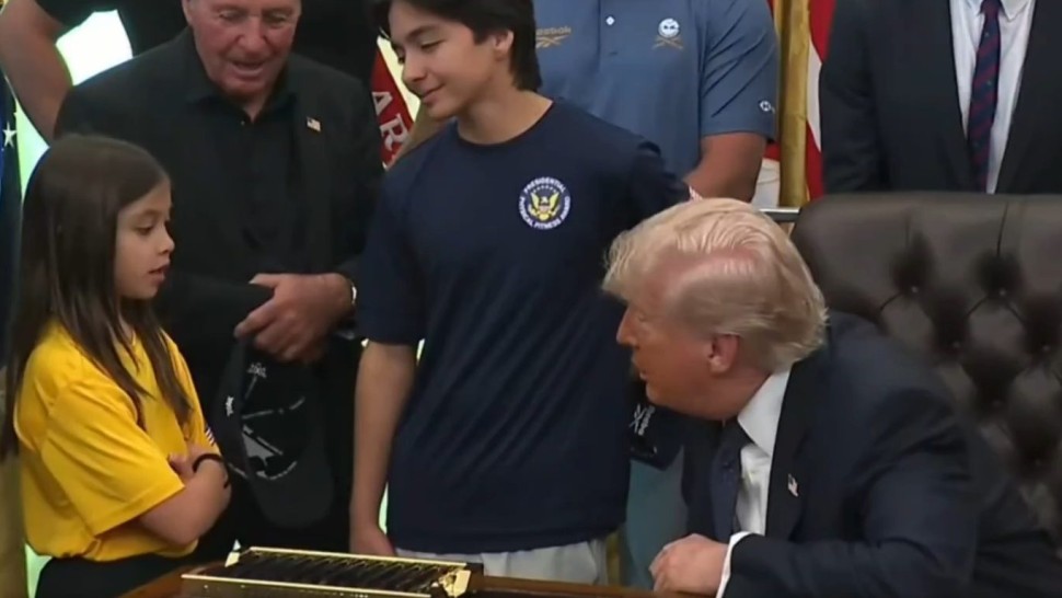 Gest incredibil făcut de Donald Trump față de o fetiță. Momentul jenant din Biroul Oval a fost filmat VIDEO