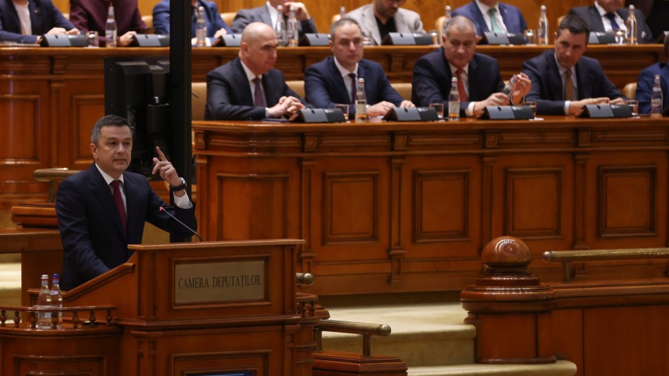 Ultimele calcule pentru demiterea Guvernului Bolojan. Ce voturi adună partidele la moțiunea de cenzură