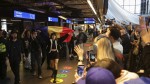 Alexandra Căpitănescu s-a întors acasă Artista primită cu aplauze pe Aeroportul Otopeni. Prima reacție după locul 3 la Eurovision