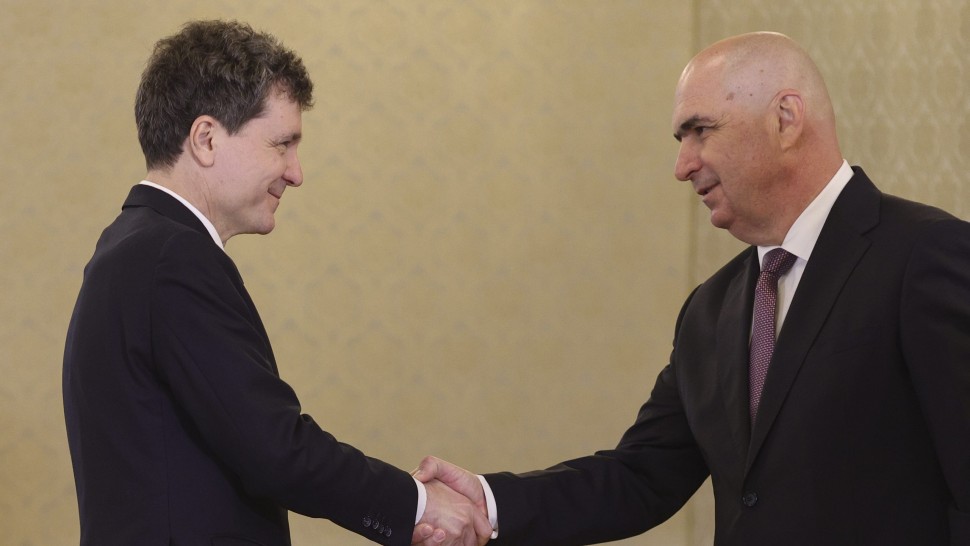 Sondaj INSCOP Jumătate dintre români spun că Nicușor Dan a acționat pentru a diminua neînțelegerile dintre partide. Nemulțumiri majore față de activitatea premierului și președintelui