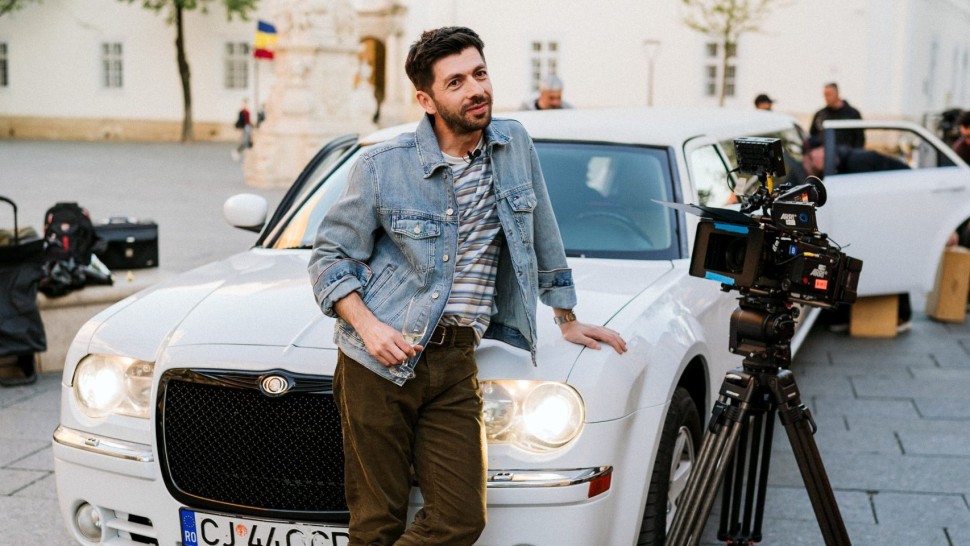 Mircea Bravo devine Băiat de milioane într-o nouă comedie Bravo Films anunță o altă producție pentru această toamnă
