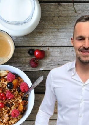 Alimentele nocive pe care le consumăm dimineața. Nutriționistul Teodor Mălăncioiu despre pericolul ascuns din granola iaurturi smoothie-uri sau produse de patiserie