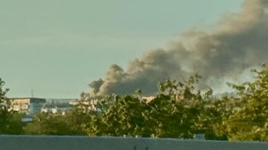 Incendiu puternic la un depozit din Bragadiru. Mesaj RO-Alert privind mari degajări de fum UPDATE Sunt trei răniți VIDEO
