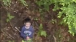 Băiatul de cinci ani dispărut de luni în județul Sibiu găsit într-o pădure în viață. Copilul plecase de lângă tatăl său VIDEO