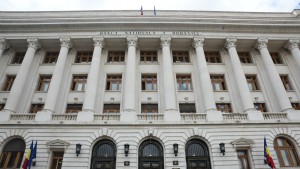 Avertisment de la BNR. Economiile riscă să intre în capcana populismului