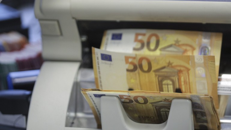 Curs valutar BNR luni 11 mai. Euro cotat la 5.2222 lei în scădere. Banca Națională a prezentat noul curs de schimb din România
