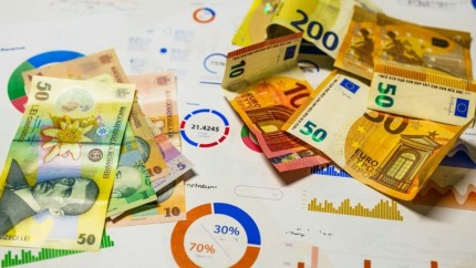 Curs valutar BNR joi 14 mai. Euro continuă să scadă la 52052 lei. Anunțul Băncii Naționale privind schimbul valutar