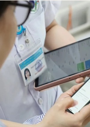 Românii vor avea acces online la dosarul medical. Se lansează noua platformă a CNAS