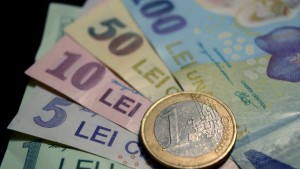 Curs BNR 26 mai. Euro continuă să scadă la 5.2359 lei pe măsură ce criza politică se adâncește. Anunțul Băncii naționale