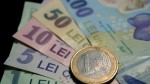 Maxim istoric pentru euro în România la cursul valutar BNR de marți Leul continuă trendul descendent în ziua moțiunii 52180 lei pentru un euro