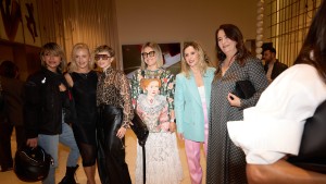 Brandul românesc de pantofi de lux preferat vedetele de la Hollywood ajunge și în București. Încălțămintea apare și în serialul Emily in Paris