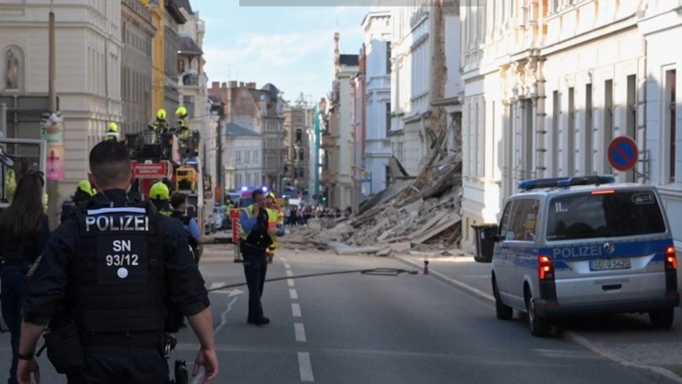 Explozie într-o clădire din Germania. Două tinere românce sunt căutate printre ruine