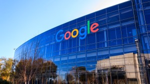 Google din nou pe locul 1 în Top 100 mondial al valorii companiilor cu 1.5 trilioane de dolari. Creștere de 57 față de 2025
