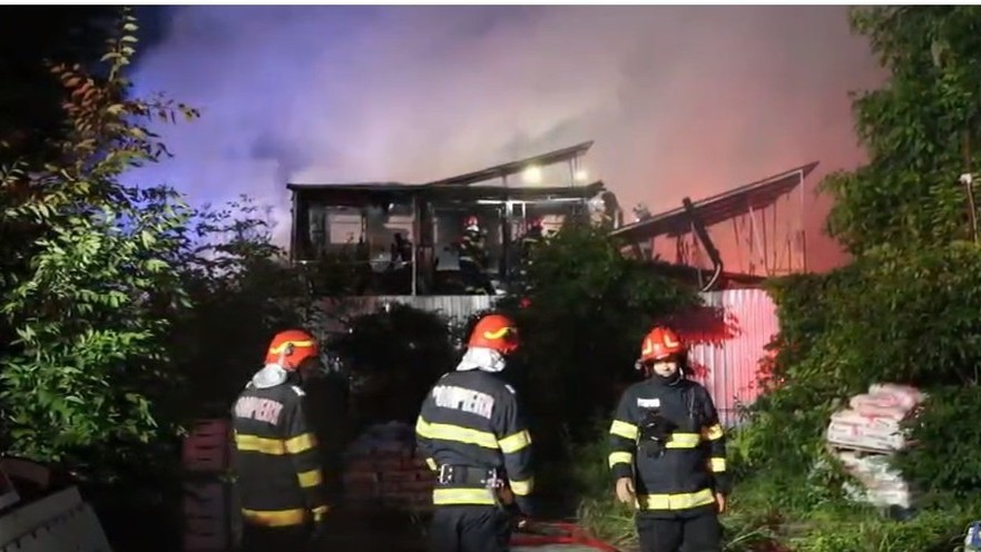 Incendiu la un restaurant și trei magazine pe Șoseaua Colentina din București
