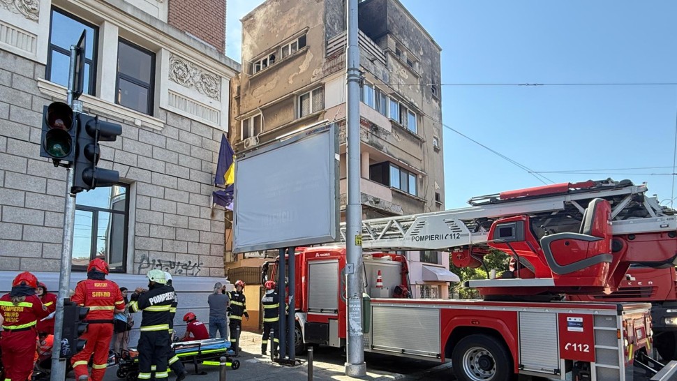 UPDATE Incendiu violent într-un apartament de pe bulevardul Dinicu Golescu din București. Sunt mai multe victime FOTO și VIDEO