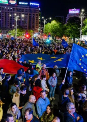 Marș pro-Europa la București. Oamenii ies în stradă pentru democrație și valorile europene