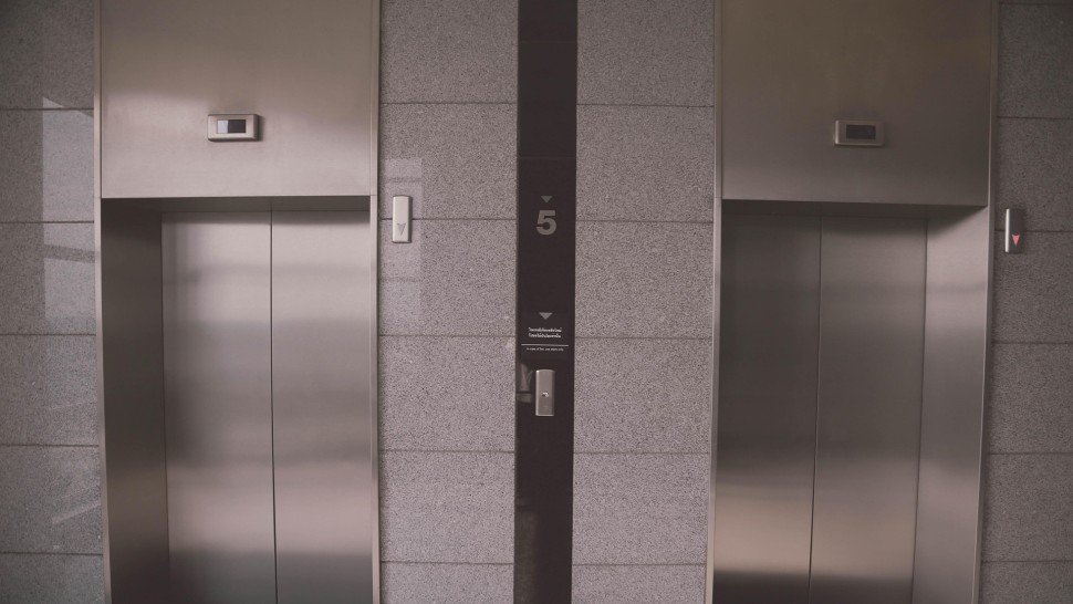 Proiectul Lift pentru viaţă adoptat în Senat blocurile cu trei și patru etaje vor beneficia. Robert Cazanciuc PSD Pentru părinţii sau bunicii noştri timpul nu mai are răbdare