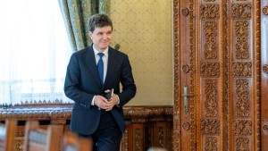 Nicușor Dan nu se grăbește să numească un nou premier. Unde s-au blocat negocierile