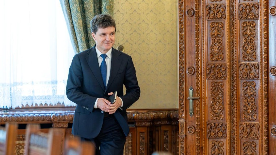 Nicușor Dan nu se grăbește să numească un nou premier. Unde s-au blocat negocierile
