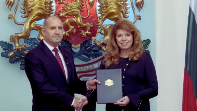 Câștigătorul alegerilor din Bulgaria Rumen Radev a fost desemnat să formeze un Guvern. Ce variante are pe masă